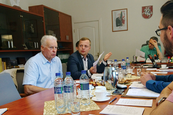 tarnauskas komitete