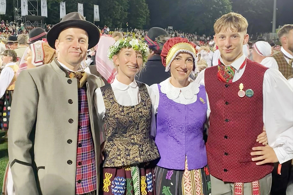 dainu svente martinaiciai