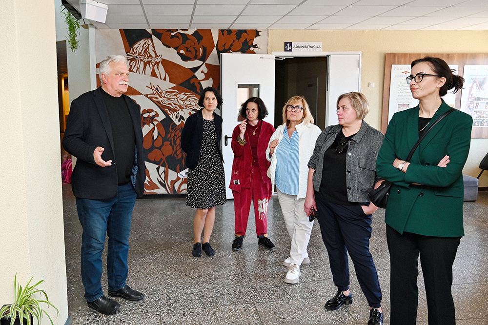 varpo mokykla direktoriaus siena3