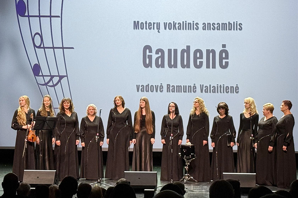 gaudene ansamblis